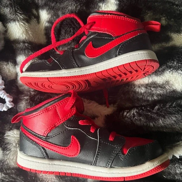 Nike Black and Red Sneakers Iconic Design Nike Air Force 1  main image 4